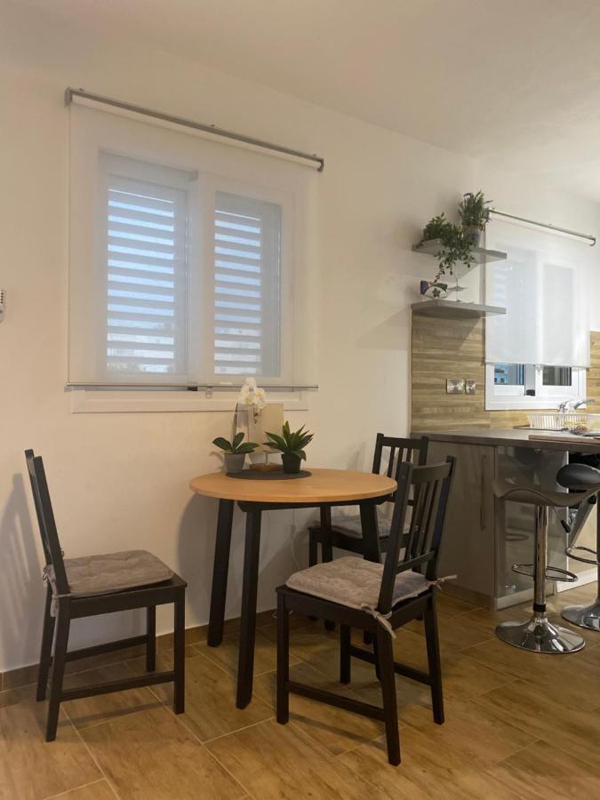 Apartment Coral Bay Modern Renovated By The Sea Paphos