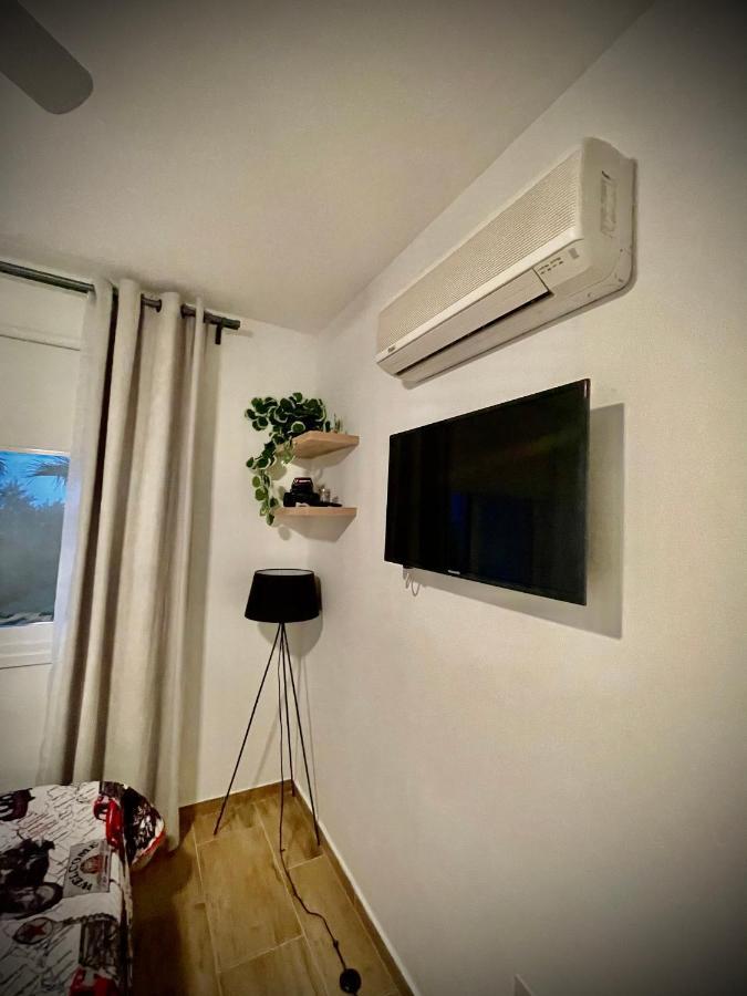 Apartment Coral Bay Modern Renovated By The Sea Paphos
