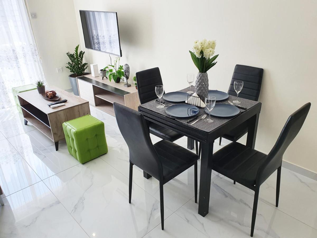 Apartamento 2 Bedroom Cozy Near Tourist Area, 200m From Sea
