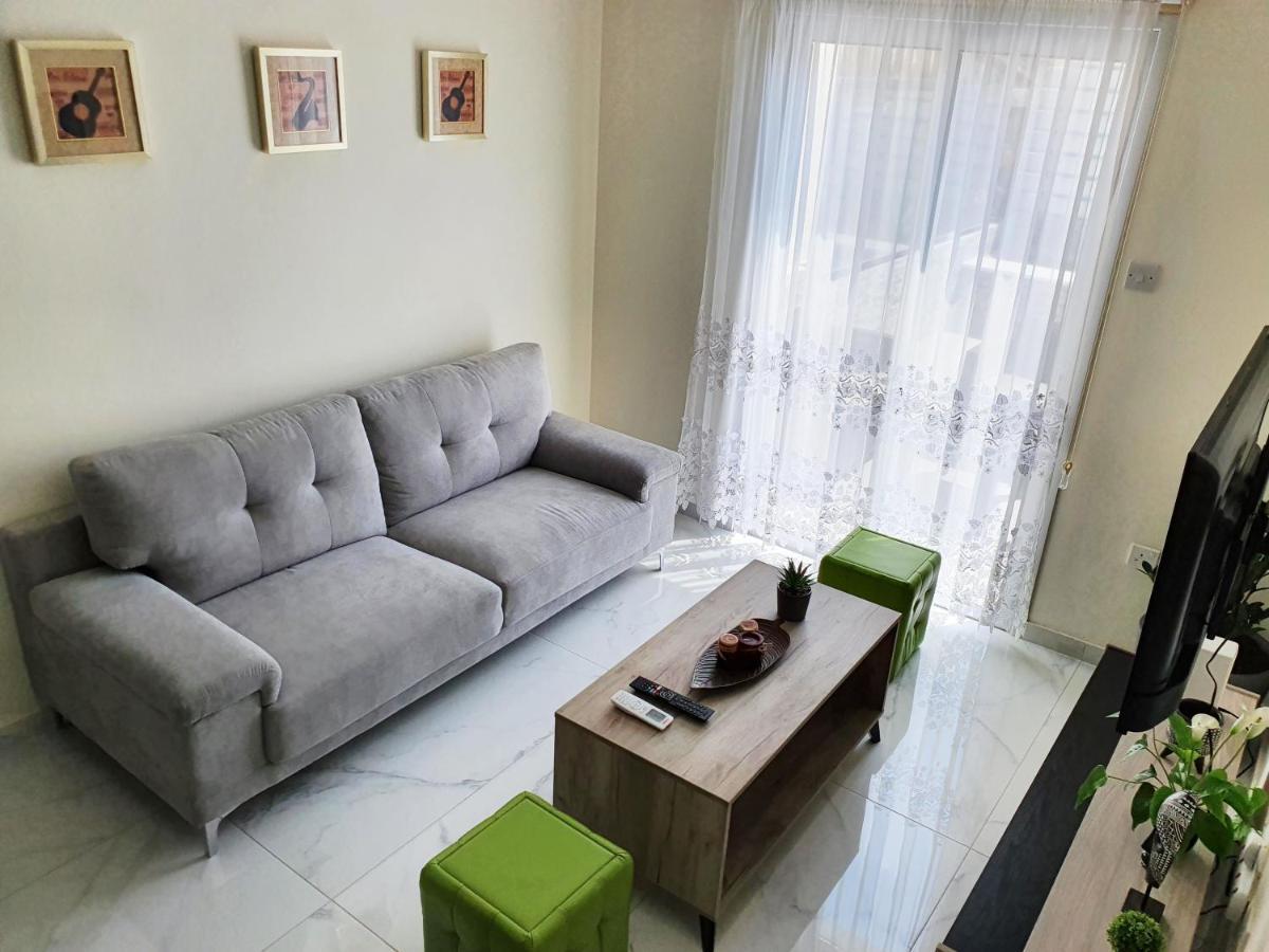 Apartamento 2 Bedroom Cozy Near Tourist Area, 200m From Sea *