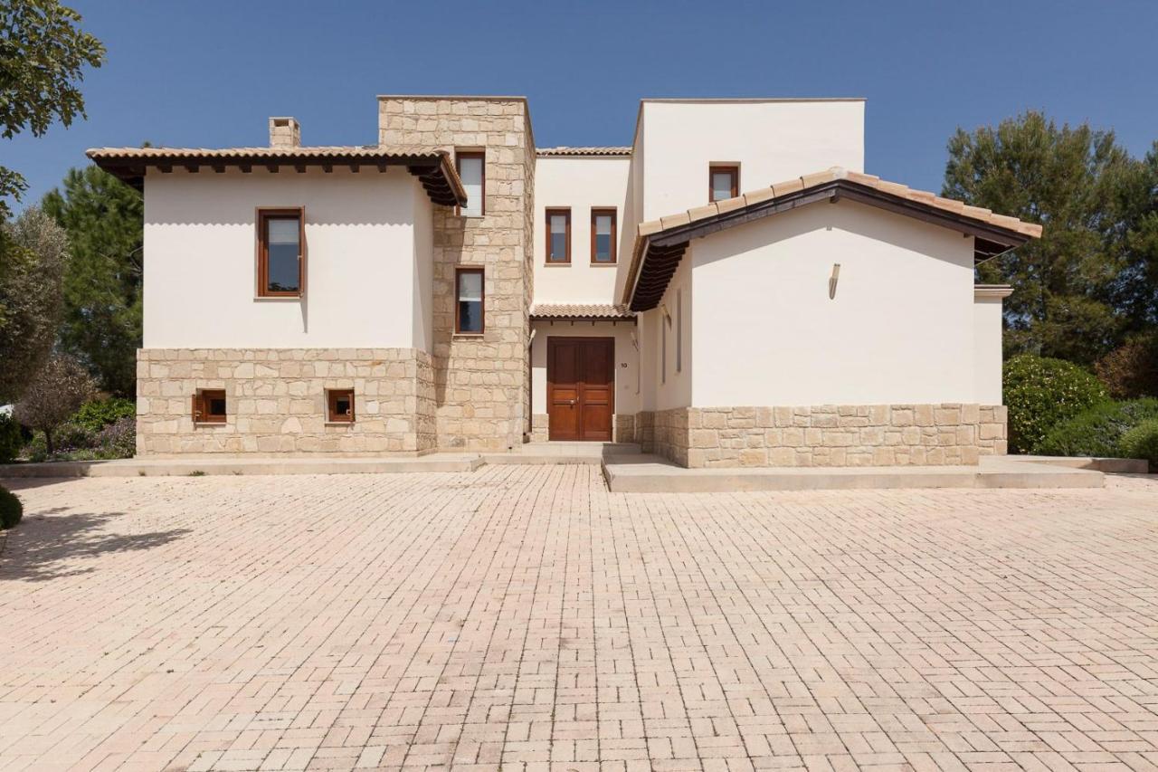 Aphrodite Hills Superior Superior 0135 Air Conditioning 5 Bedrooms Villa Paphos