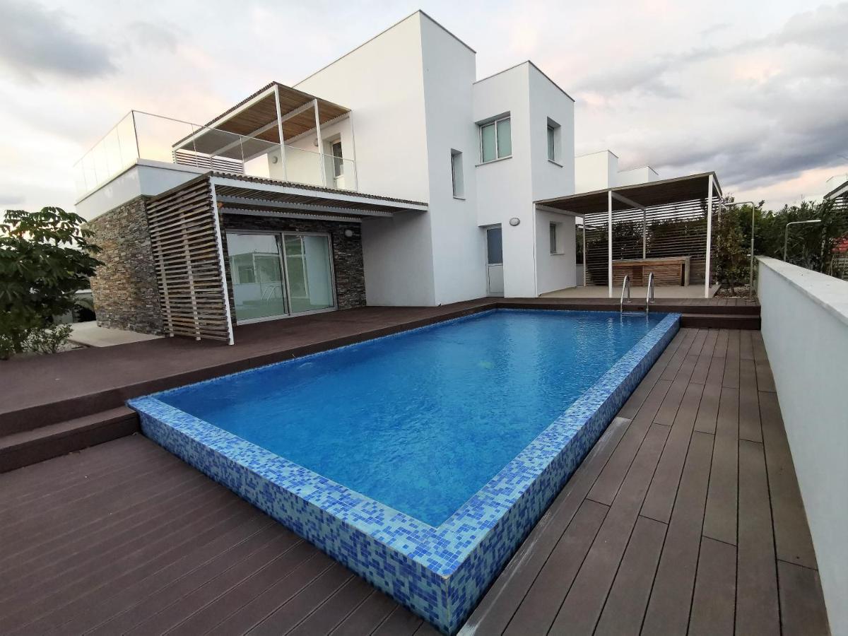 Luxury New Poseidon Plage Residences