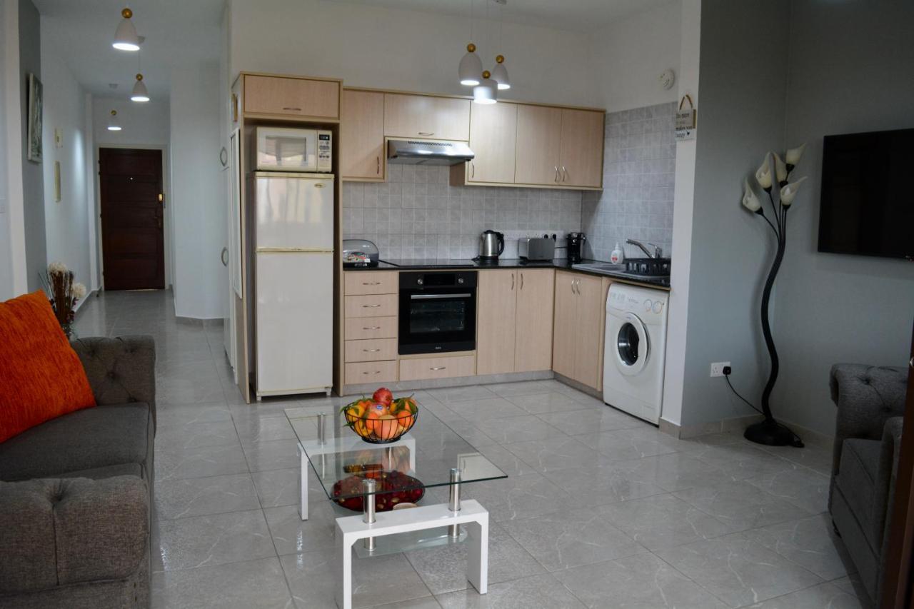 Apartment Queens Gardens - Kato - Next To Kings Ave Mall --- By Yiota Paphos