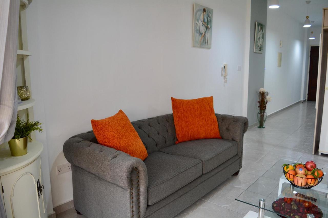 Queens Gardens - Kato - Next To Kings Ave Mall --- By Yiota Apartment *