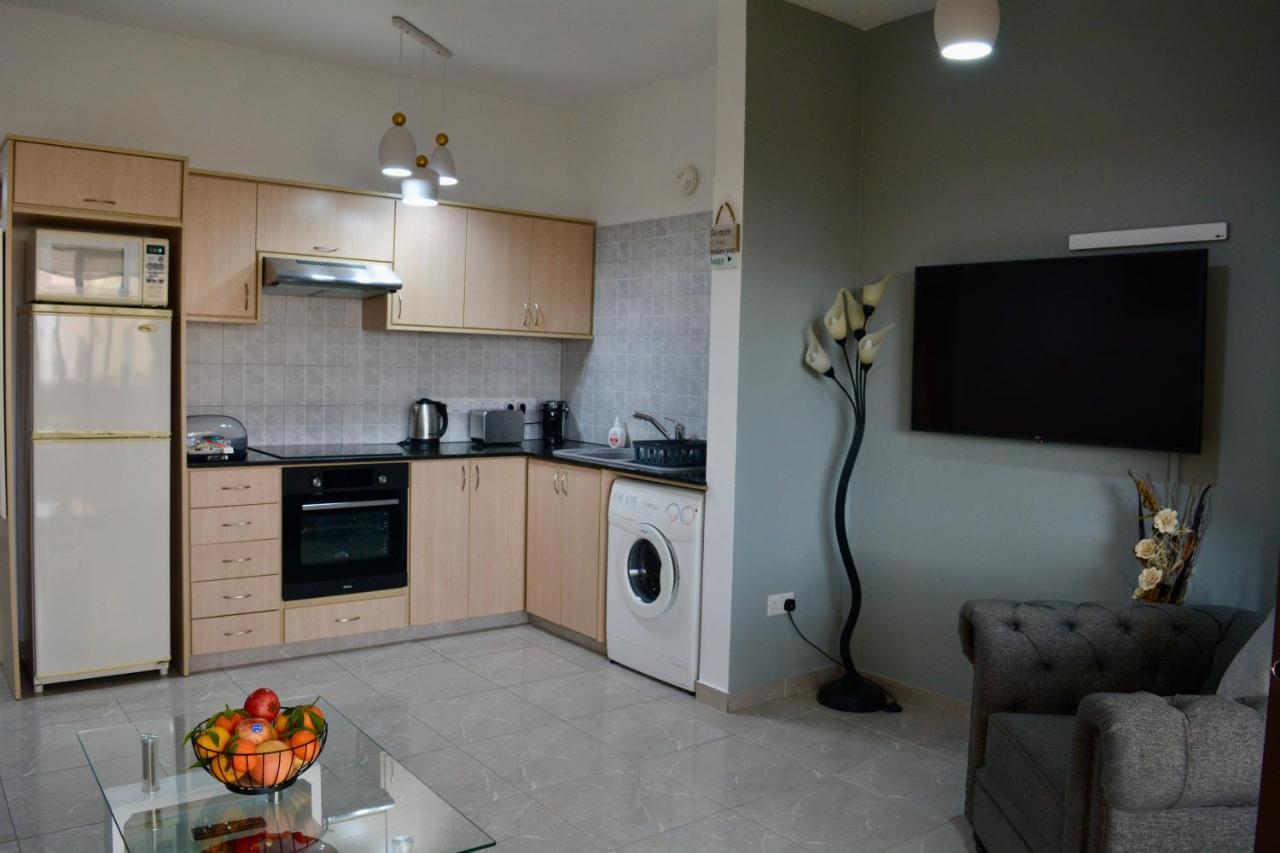 Queens Gardens - Kato - Next To Kings Ave Mall --- By Yiota Apartment *