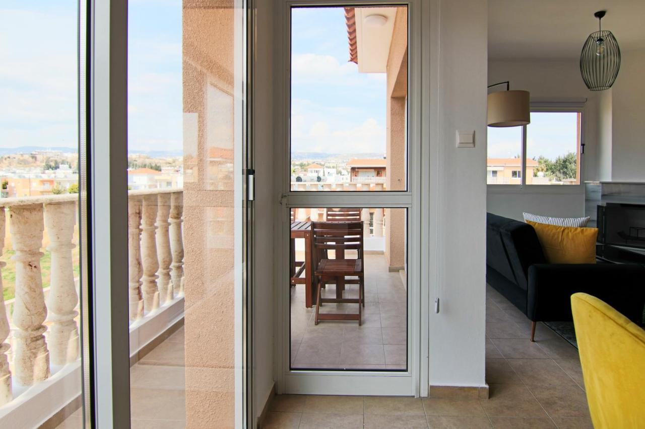 Phaedrus Living Cityview Luxury Flat Walnut Grove *