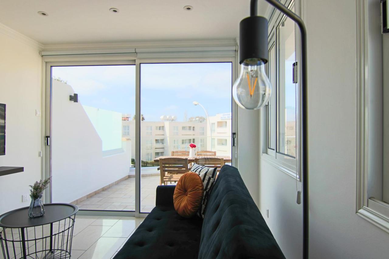 Phaedrus Living: Seaside Modern Flat Lighthouse 63 Apartment Paphos