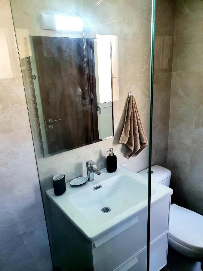 2 Bedroom Cozy Near Tourist Area, 200m From Sea