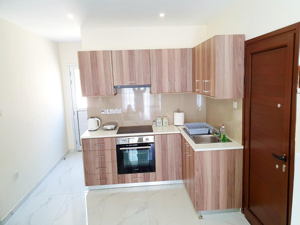2 Bedroom Cozy Near Tourist Area, 200m From Sea * Paphos
