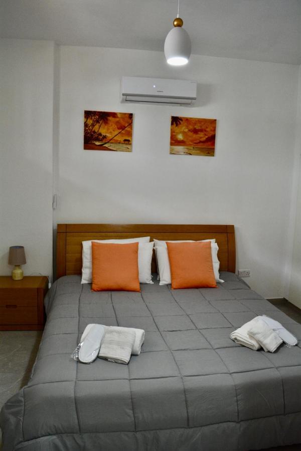 Apartment Queens Gardens - Kato - Next To Kings Ave Mall --- By Yiota *