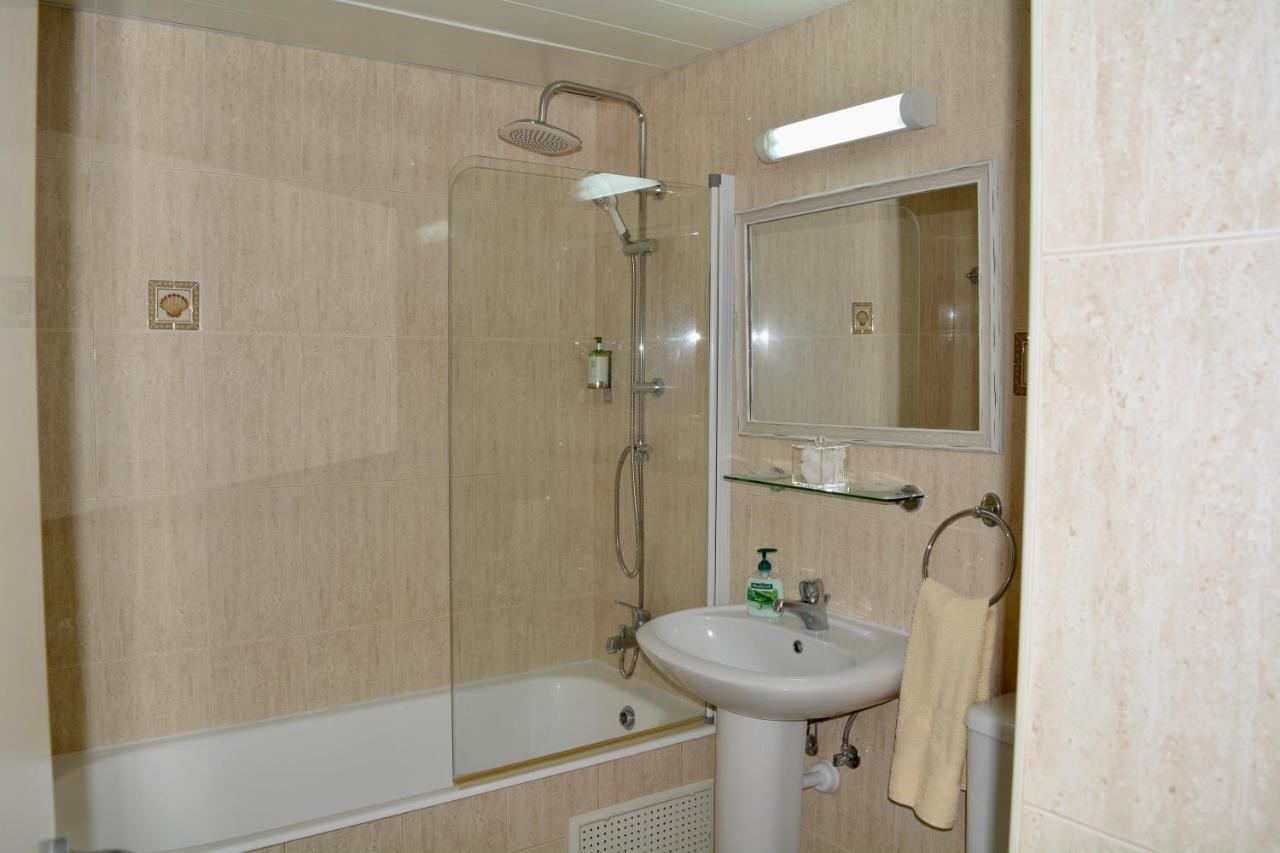 Queens Gardens - Kato - Next To Kings Ave Mall --- By Yiota Apartment *
