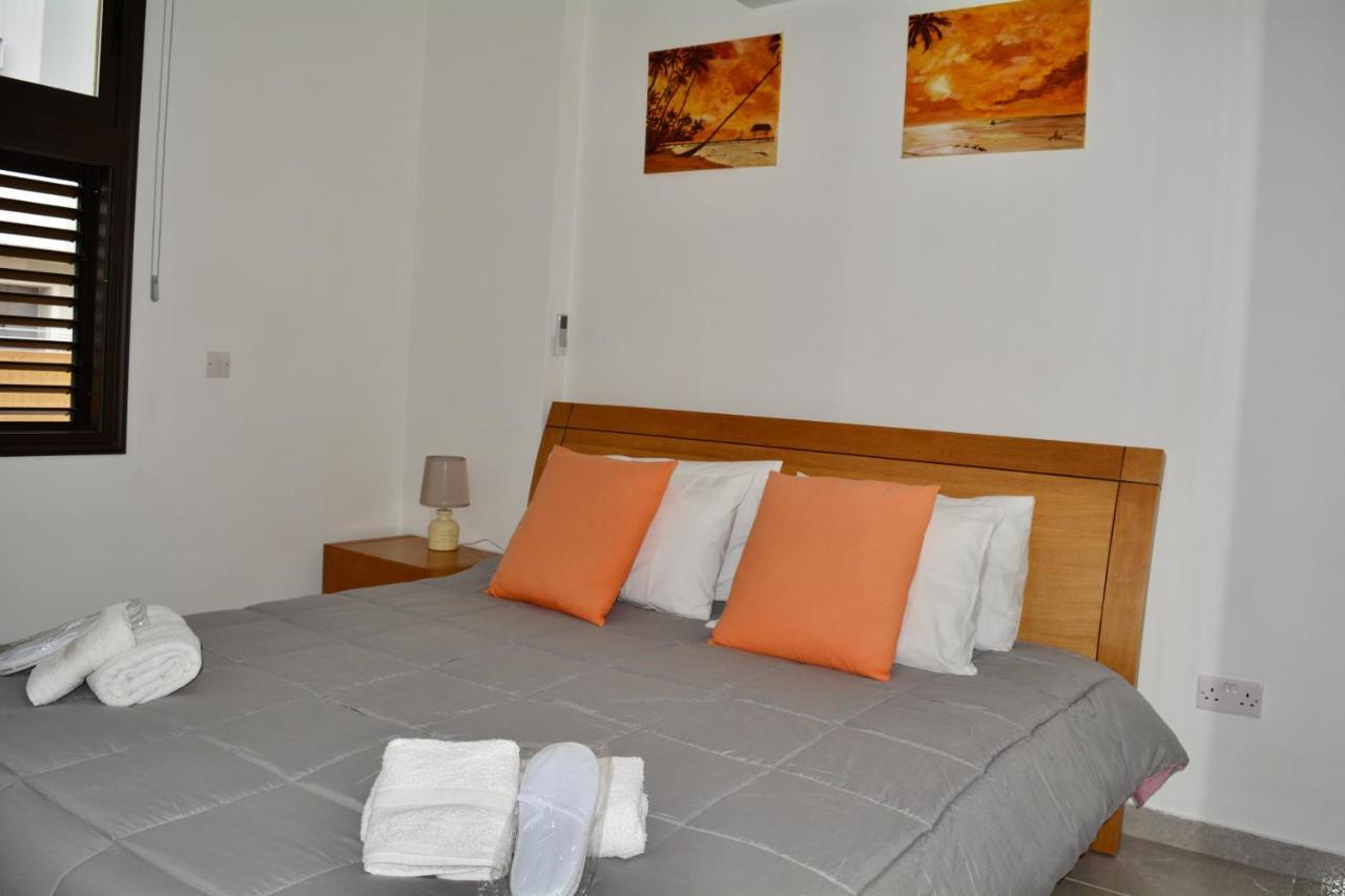 Apartment Queens Gardens - Kato - Next To Kings Ave Mall --- By Yiota *