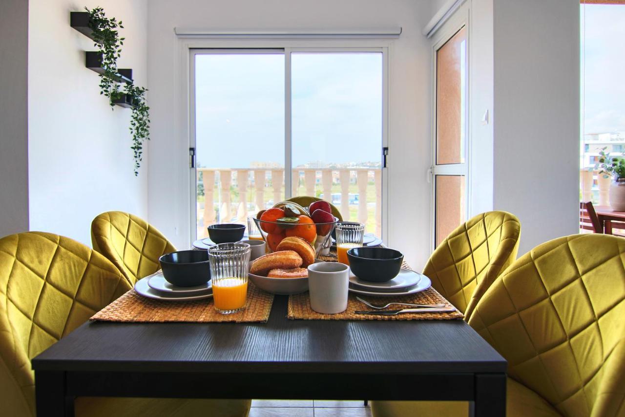Phaedrus Living Cityview Luxury Flat Walnut Grove