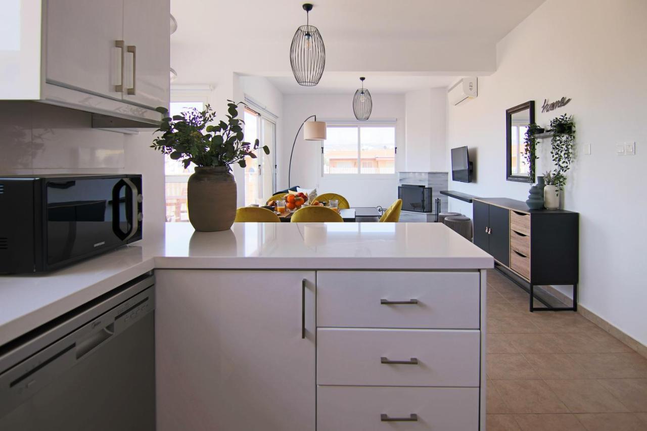 Phaedrus Living Cityview Luxury Flat Walnut Grove * Paphos