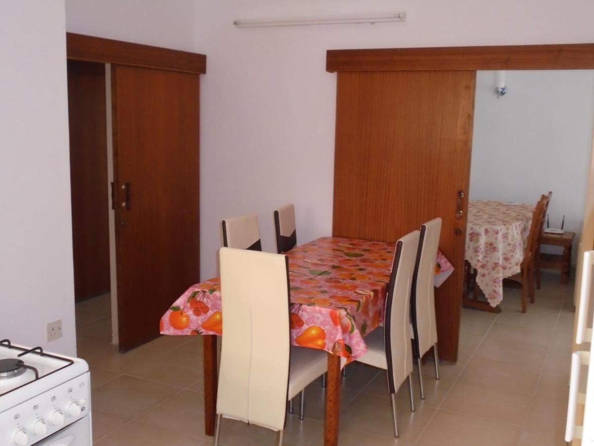 Apartment Niki Court *