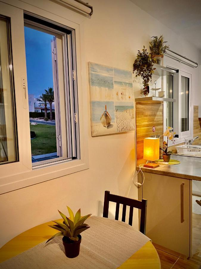 Coral Bay Modern Renovated By The Sea