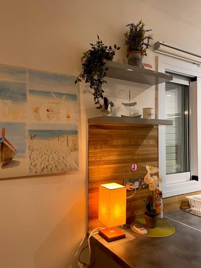 Coral Bay Modern Renovated By The Sea Apartment *