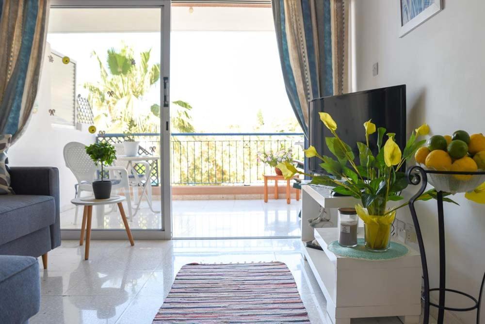 Apartment Paradise Gardens With A Large Terrace *
