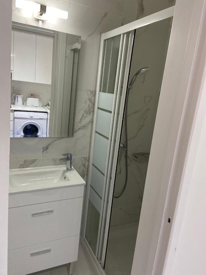 In Heart Of Tourist Area Of Apartment Paphos