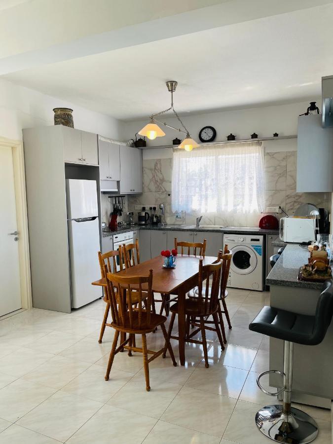 Peaceful Townhouse With Private Pool Near The Sea Apartment Paphos