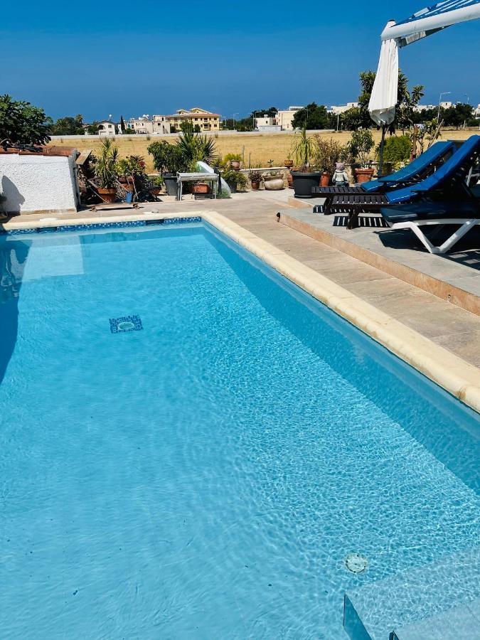 Peaceful Townhouse With Private Pool Near The Sea Apartment Paphos