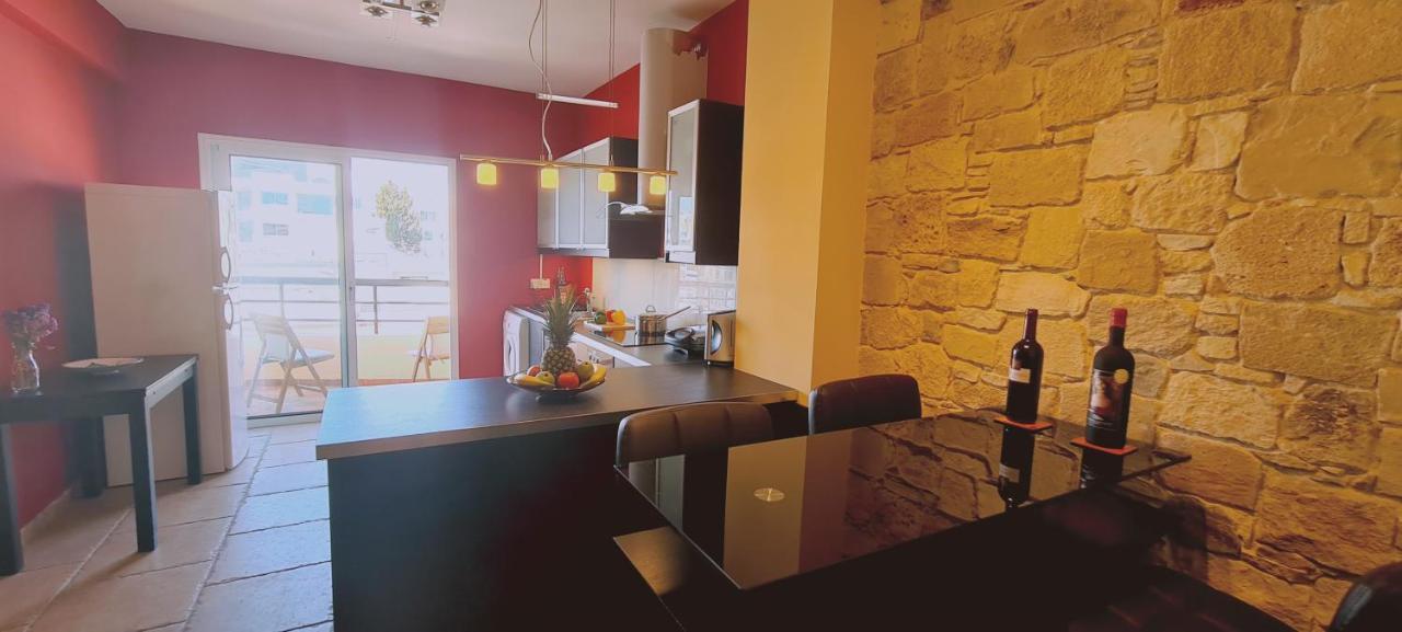 Elegance 3br Apt *