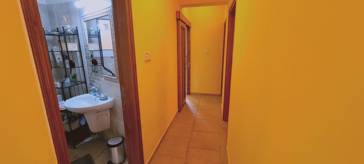 Elegance 3br Apt *