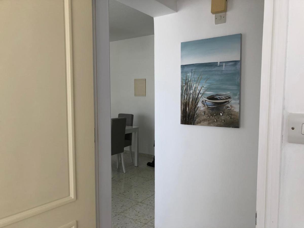 Kings Palace - Modern And Stylish Pool Facing Apartment Paphos
