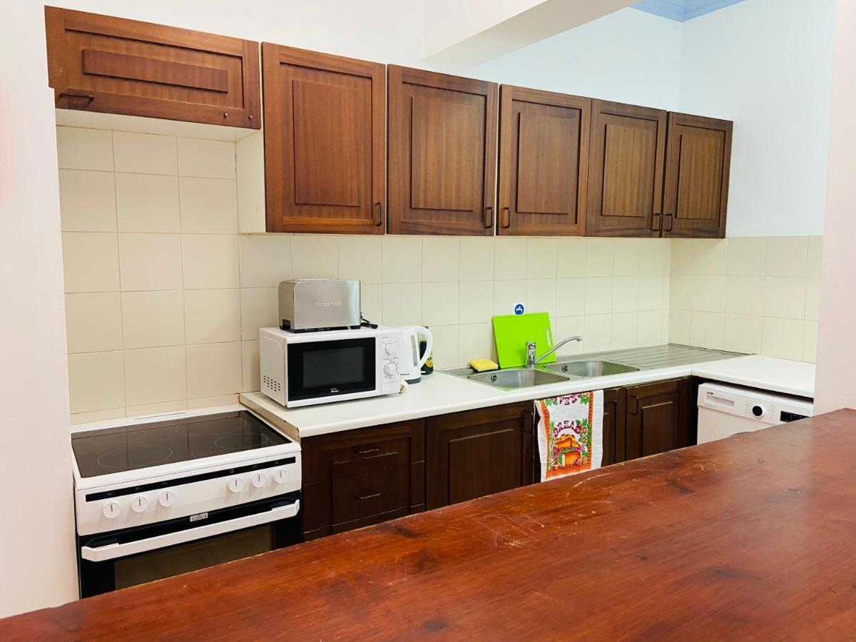 Garden 3 Bedrooms Apartment *