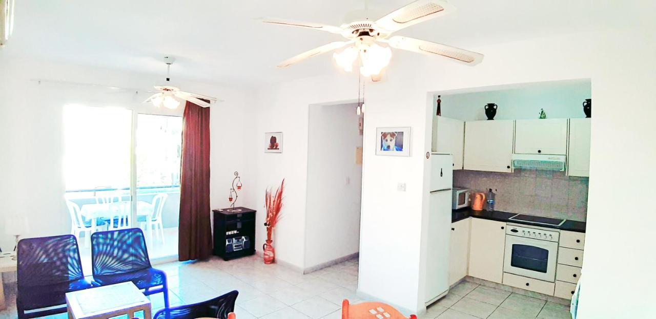 Pafia Apartment *