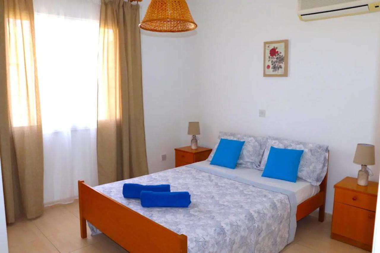 Central 2 Bedroom In Kato Apartamento