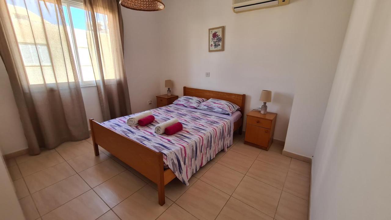 Central 2 Bedroom In Kato Apartamento