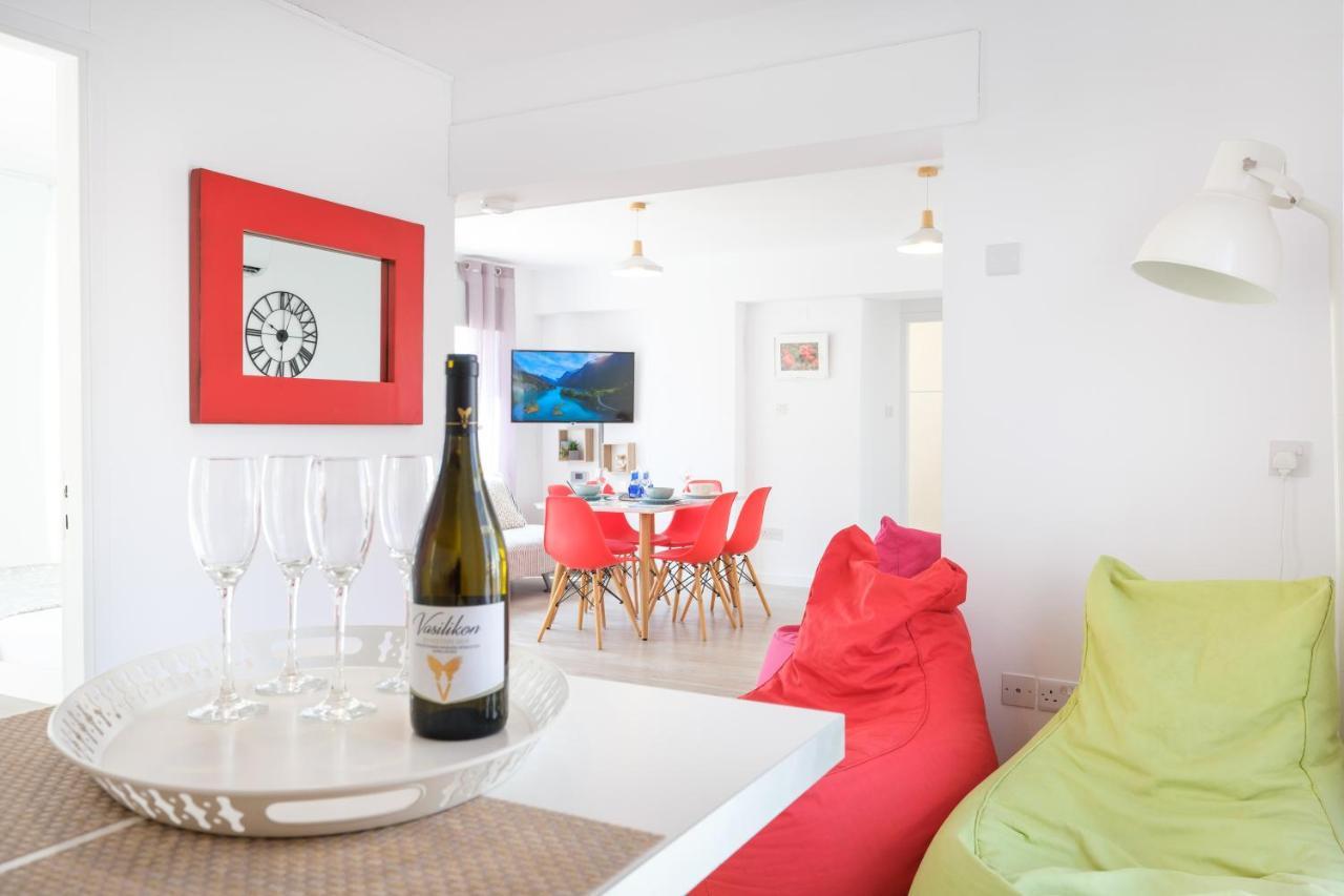 Seaview 3 Bedroom Kings Road Penthouse Apartment *