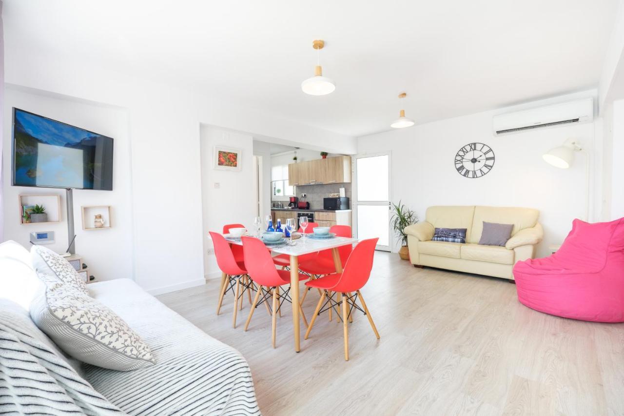Seaview 3 Bedroom Kings Road Penthouse Apartment *