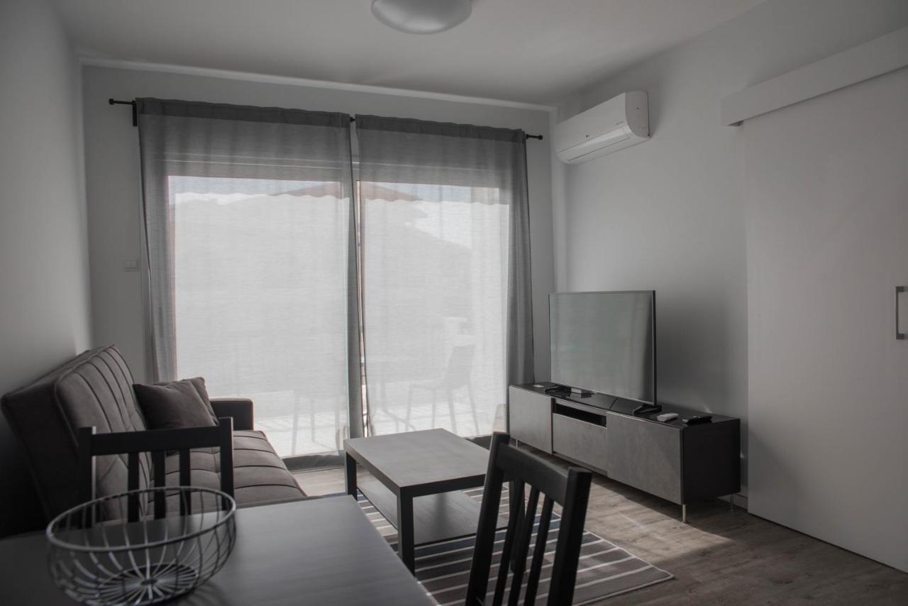 One Bedroom In In Good Location Apartment *