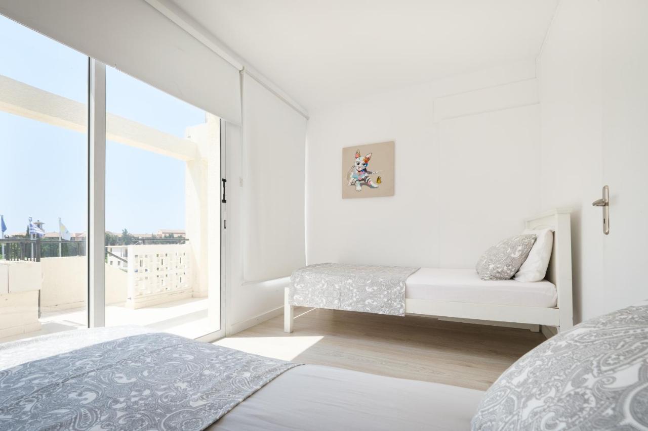Seaview 3 Bedroom Kings Road Penthouse Apartment *