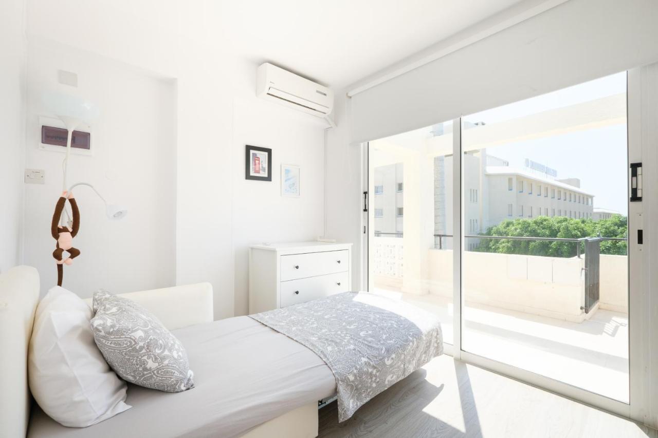 Seaview 3 Bedroom Kings Road Penthouse Apartment