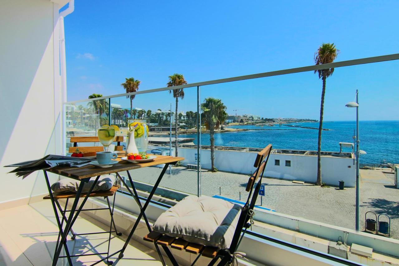 Phaedrus Living: Seaview Gold Flat Lighthouse 48 Apartment