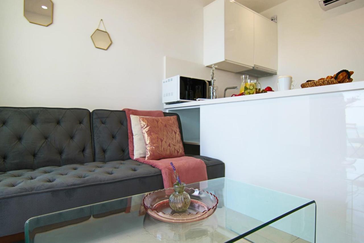 Phaedrus Living: Seaview Onyx Flat Lighthouse 48 Apartment