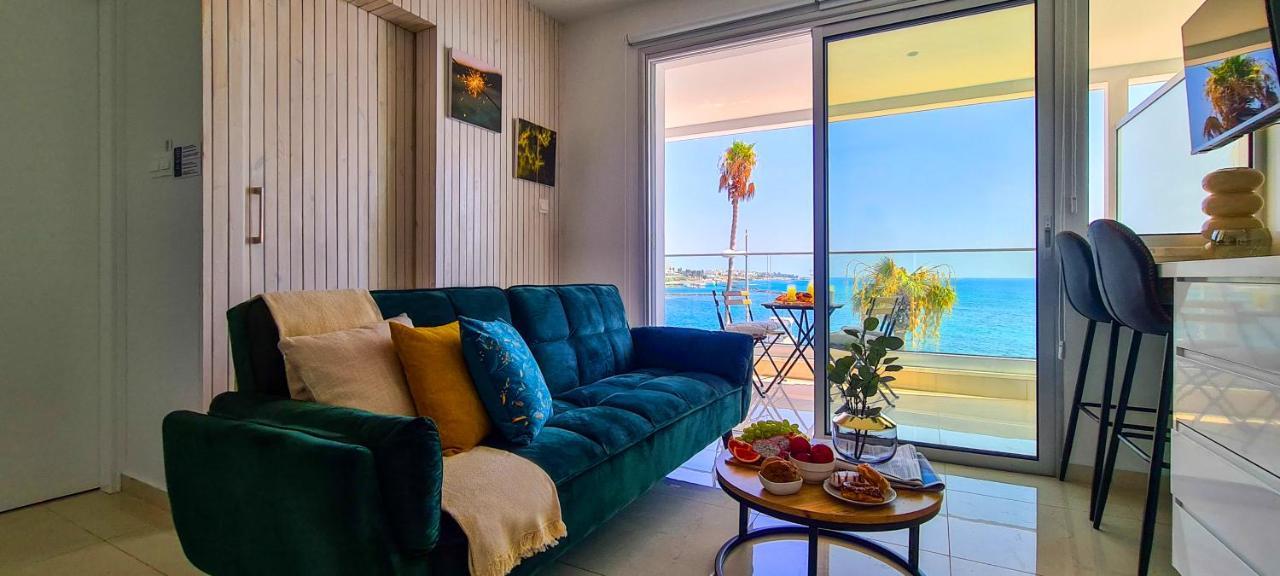 Phaedrus Living: Seaview Emerald Flat Lighthouse 48 Apartment