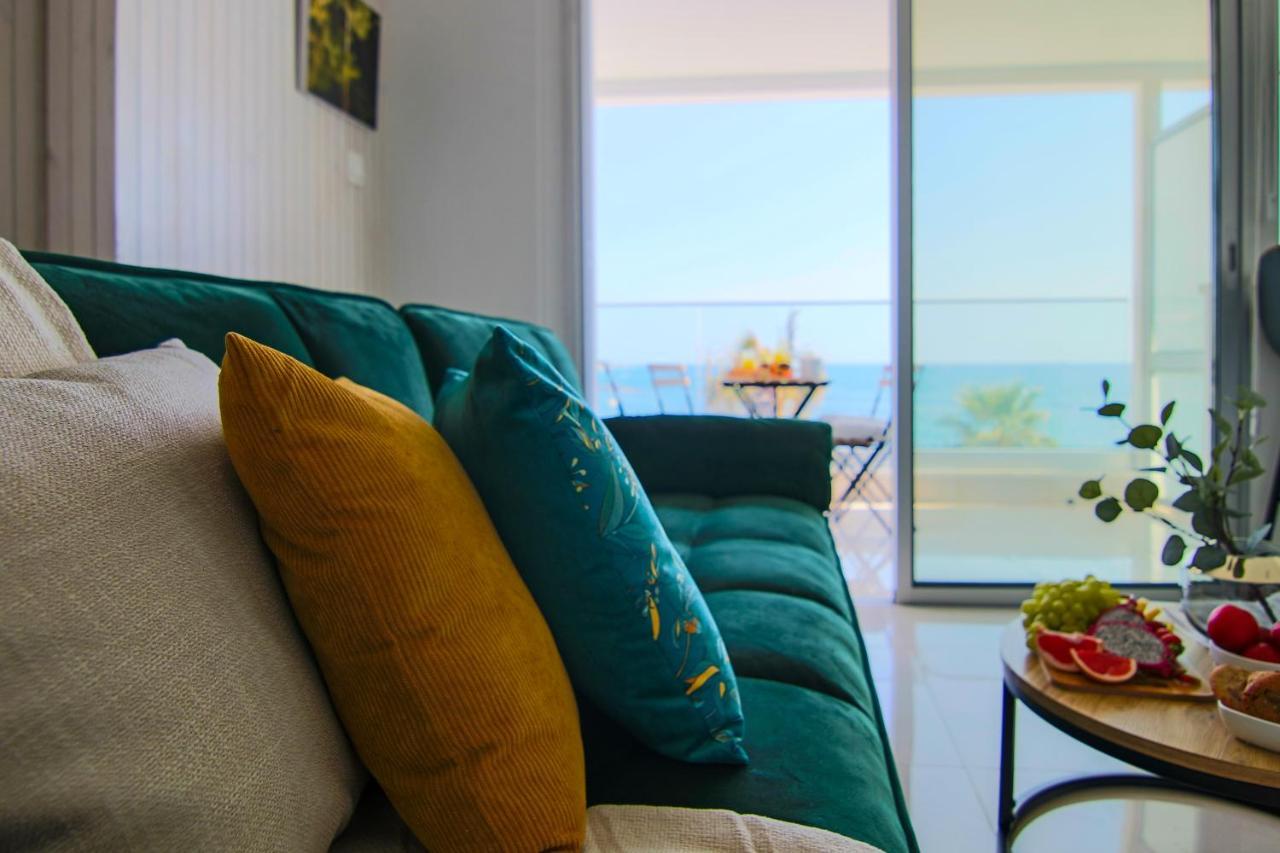 Phaedrus Living: Seaview Emerald Flat Lighthouse 48 Apartment *