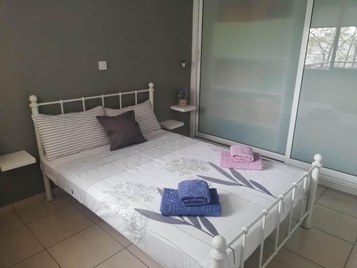 Apartment Cozy 1 Bedroom Close To The