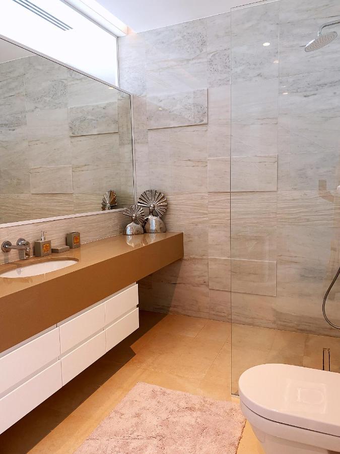Faros Beach Front Residences No.1, Villa