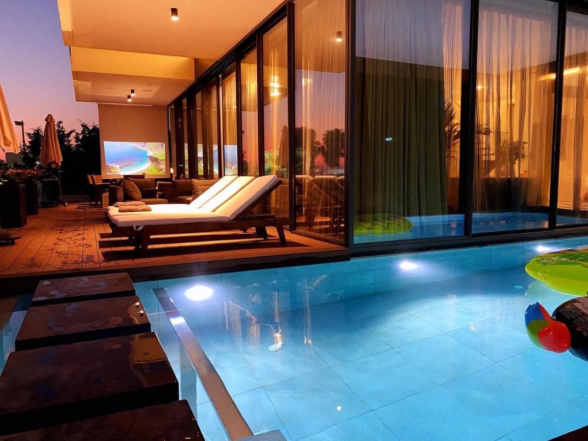 Villa Faros Beach Front Residences No.1, *