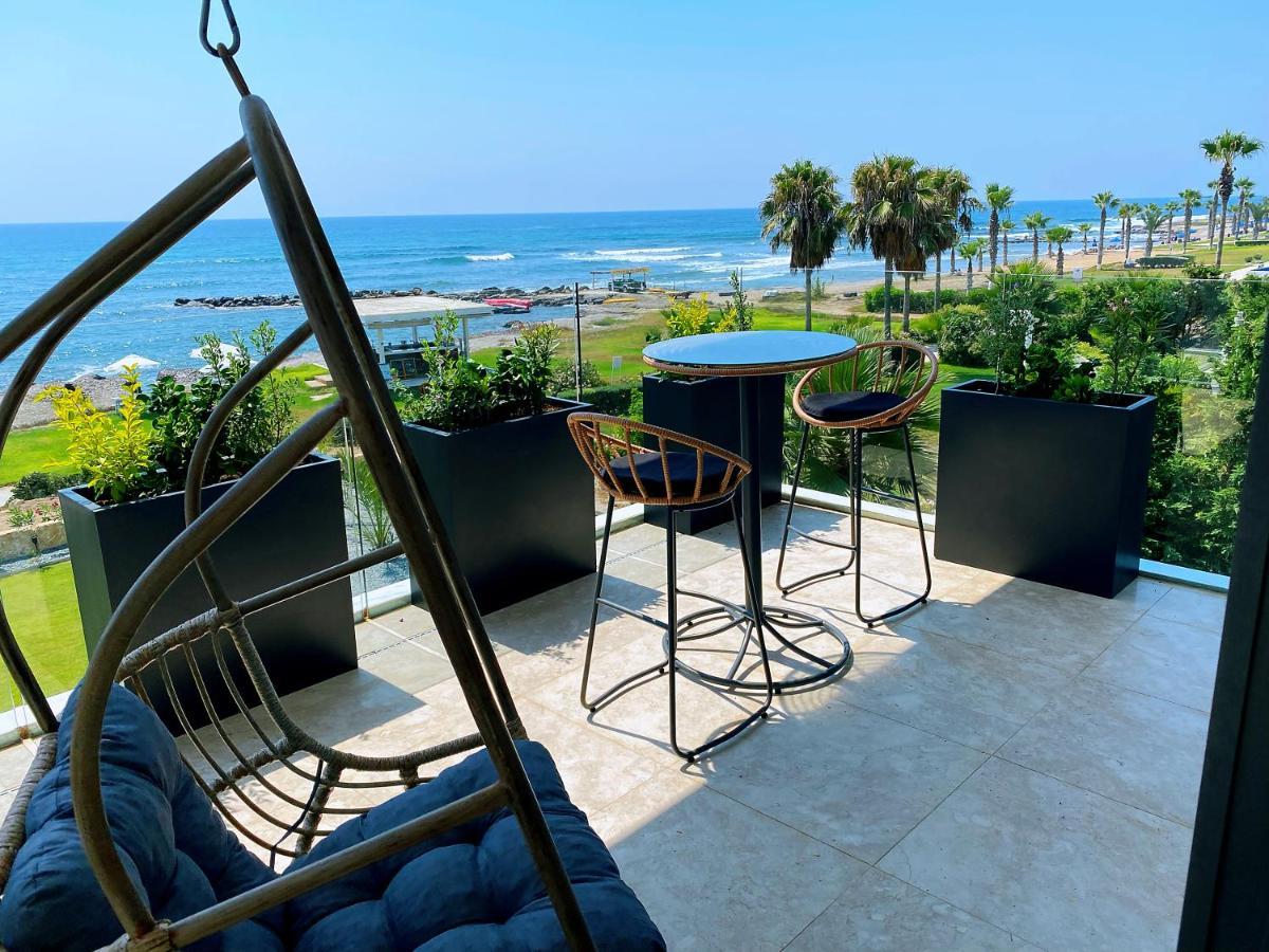 Faros Beach Front Residences No.1, Villa