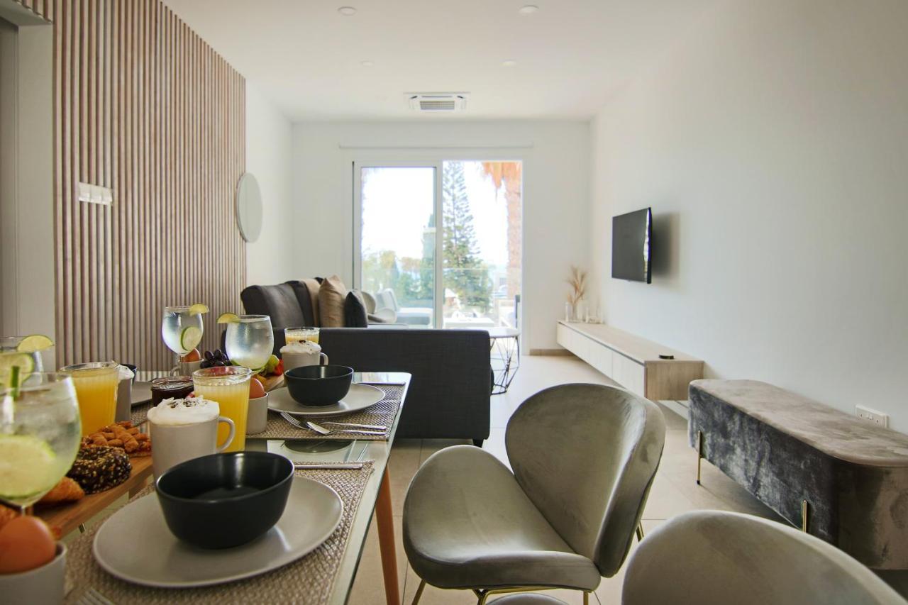 Phaedrus Living Seaview Flat Limnaria 154