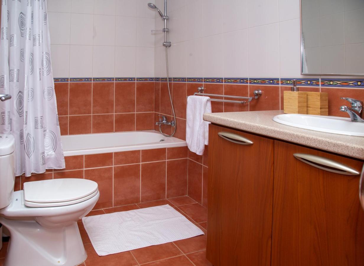 2 Bedroom Cates Top Floor Peaceful With Pool! Apartment *