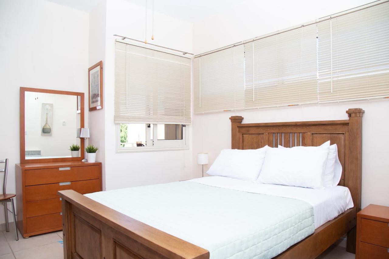 Apartment 2 Bedroom Cates Top Floor Peaceful With Pool! Paphos