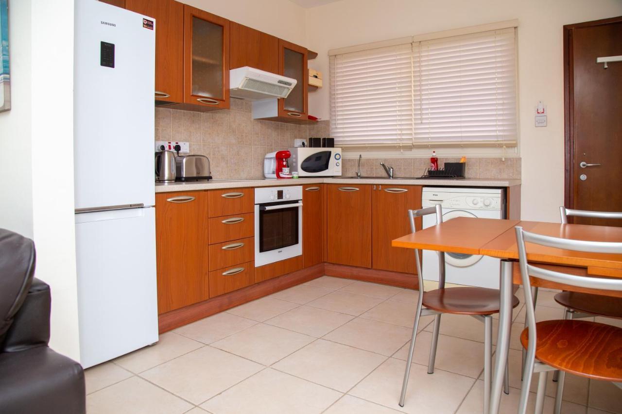 Apartment 2 Bedroom Cates Top Floor Peaceful With Pool! *