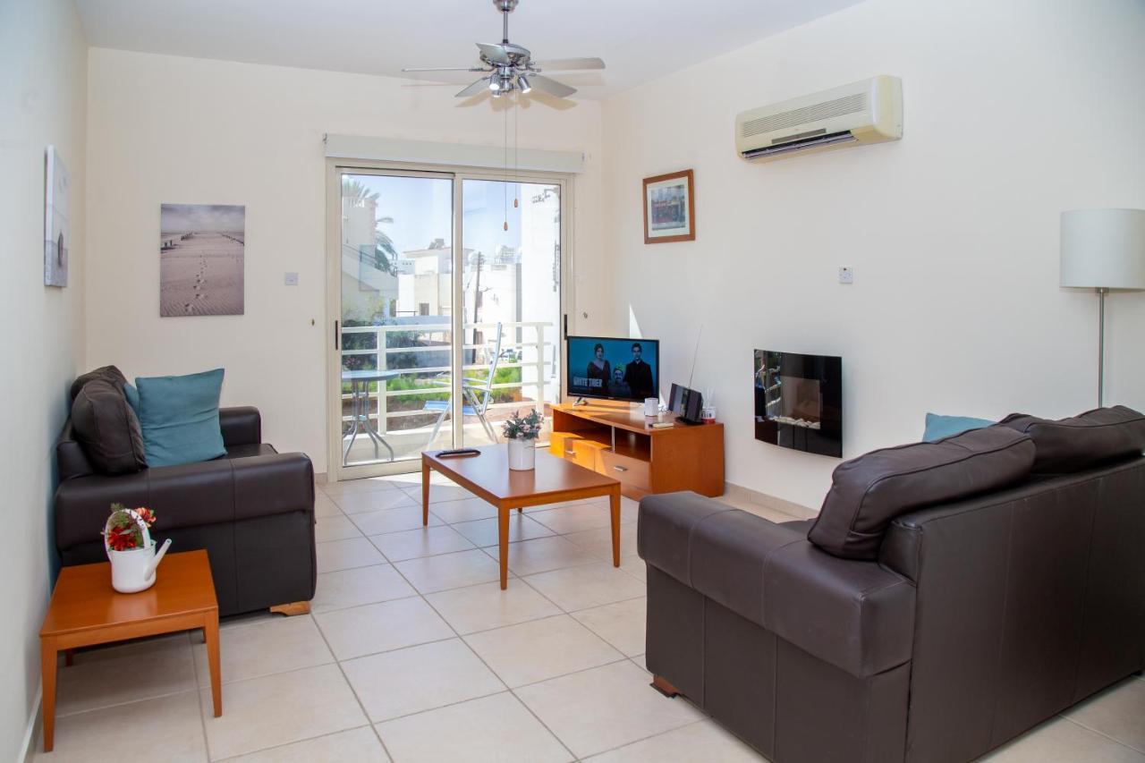 2 Bedroom Cates Top Floor Peaceful With Pool!